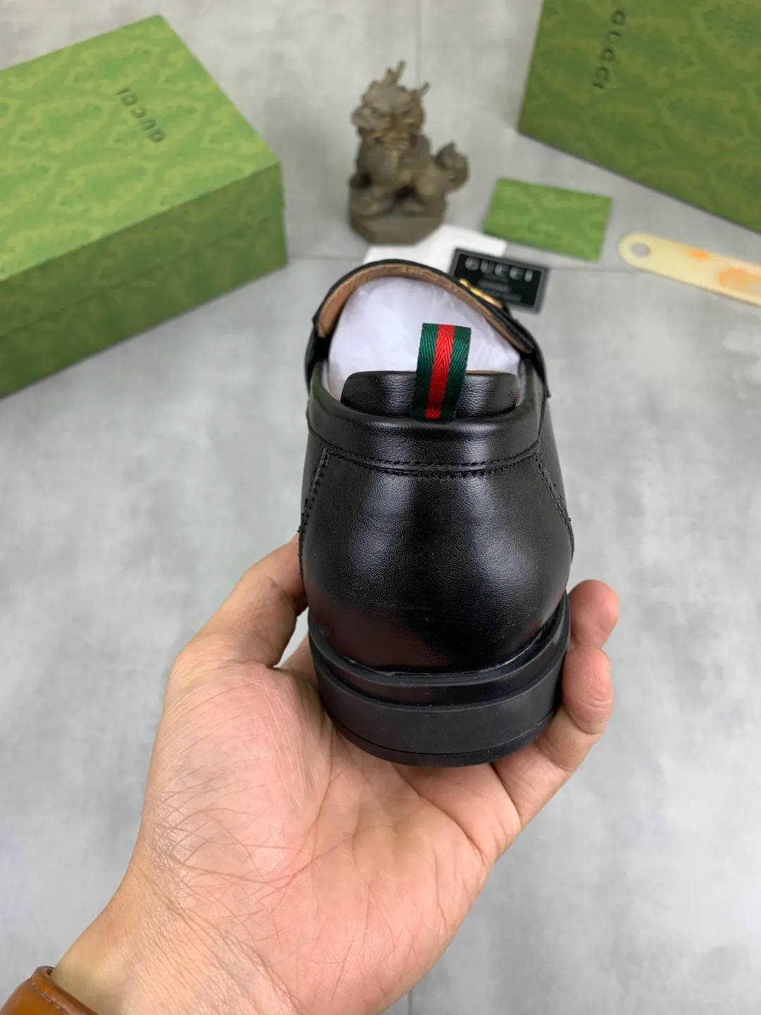 Men's shoes💰P500💰【New model, soft and comfortable Gucci classic business leather shoes hot selection (Gucci) official website latest Gucci 🎁 business leather shoes, hot style 💥 simple and elegant style, exclusive for trendy men. Unique official website latest brand original double G embossed element 👑Gucci Original decoration, fashionable and generous, made of original calfskin ✅ fully imported first-layer pigskin lining, official website designated wear-resistant, rubber business outsole, real-life photos of classic models at the counter 🎬38-44 (customized for 45) 3⃣️ colors available